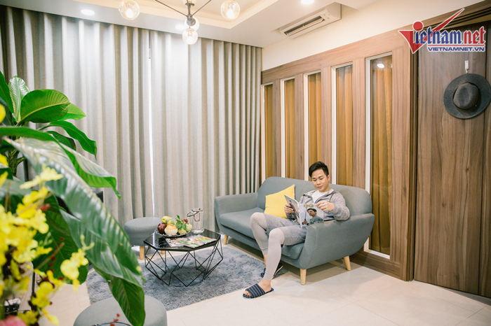 Ca sĩ 'mặc bikini hát bolero' sống một mình trong căn hộ 4 tỷ ở Sài Gòn