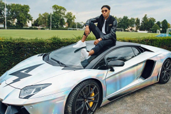 Nghe VietNamNet: Lexus tông liên hoàn nhiều ô tô, xe máy đang dừng chờ đèn đỏ