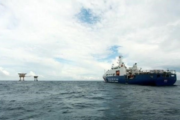 Vietnam demands China to withdraw ships from its territorial waters