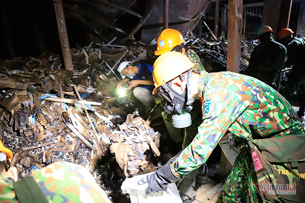 Nghe VietNamNet: Đã thu gom 5 tấn phế thải nhiễm thuỷ ngân ở nhà máy Rạng Đông