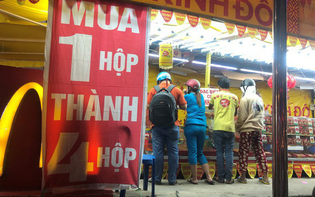 Chiêu trò bán bánh trung thu 'đại hạ giá' ở Sài Gòn