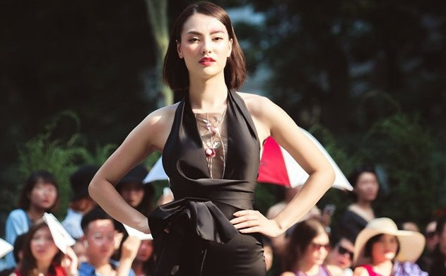 Hồng Quế để lộ vòng 2 lớn, nghi vấn mang thai