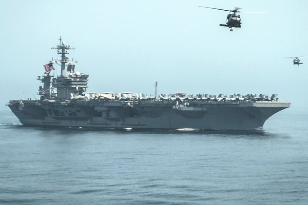 Iran cảnh cáo căn cứ, tàu chiến Mỹ 'trong tầm ngắm tên lửa'