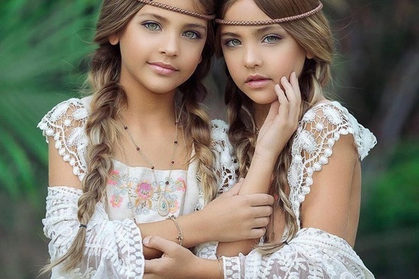 Cặp song sinh đẹp nhất thế giới: Mới 9 tuổi đã kiếm được hàng triệu đô la mỗi năm