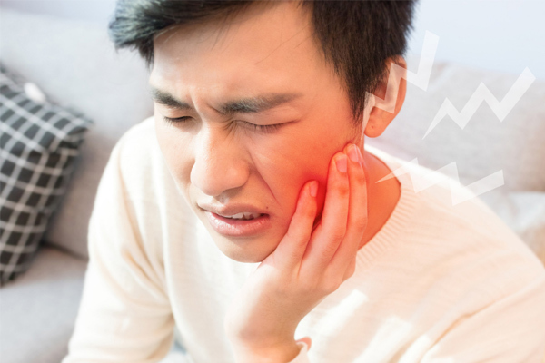 Chủ quan với cơn đau răng, nam thanh niên không ngờ bị khối u ăn mòn nửa hàm dưới