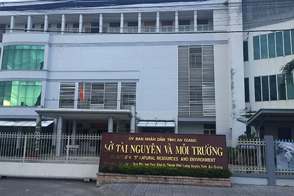Cảnh cáo Giám đốc Sở Tài nguyên và Môi trường tỉnh An Giang