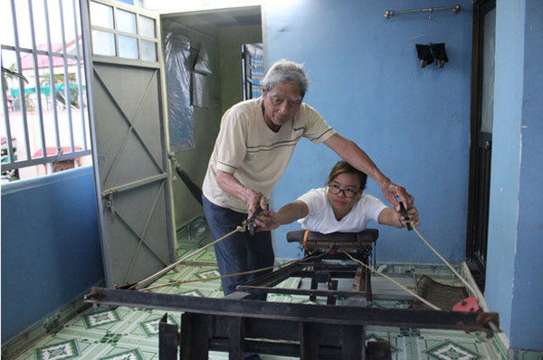 Man devotes his life to helping children with disabilities