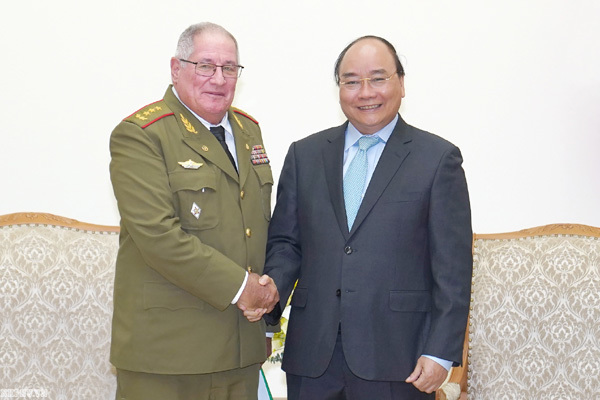 Thủ tướng tiếp Tổng Tham mưu trưởng các Lực lượng vũ trang cách mạng Cuba