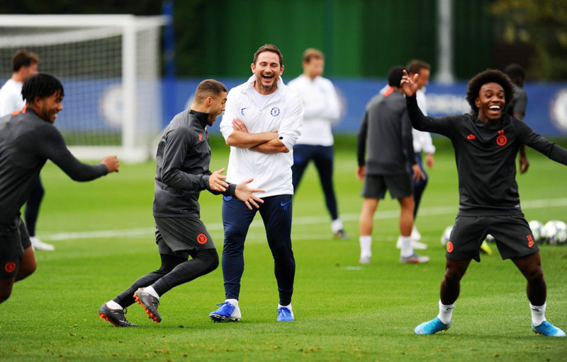 Chelsea vs Valencia: Bay cao cùng Frank Lampard