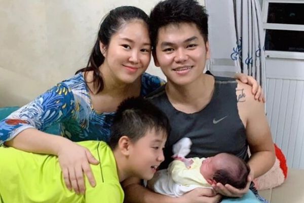 Lê Phương xúc động vì con trai lén trốn theo mẹ và em gái mới sinh