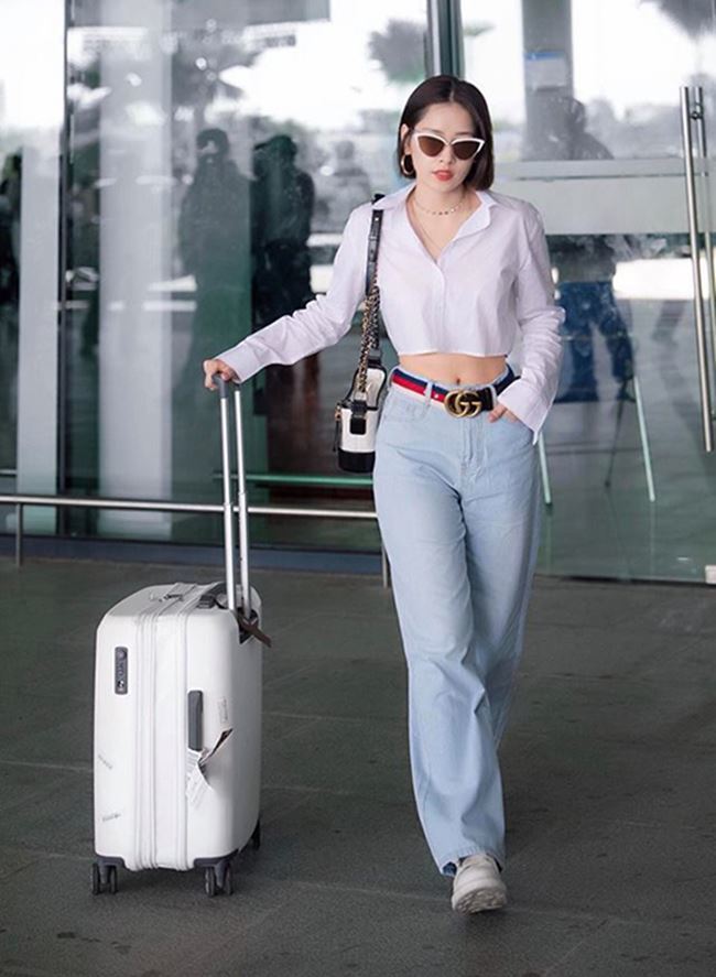 Chi Pu và 'bạn gái Sơn Tùng MTP' mặc sexy ra sân bay khiến hành khách phải chú ý