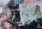 Xe khách nát đầu sau cú đâm mạnh ở Sài Gòn, 5 người bị thương nặng