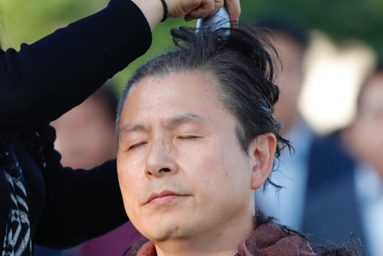 Một loạt chính khách Hàn Quốc cạo đầu để biểu tình