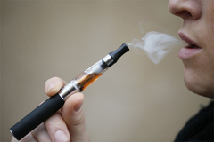 Người đàn ông tử vong vì thuốc lá điện tử, bác sĩ khuyến cáo nguyên nhân gây hại