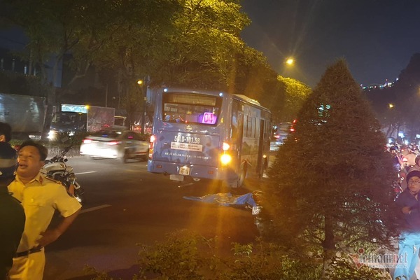 Thanh niên bị xe buýt cán chết trong làn ô tô ở cửa ngõ Sài Gòn