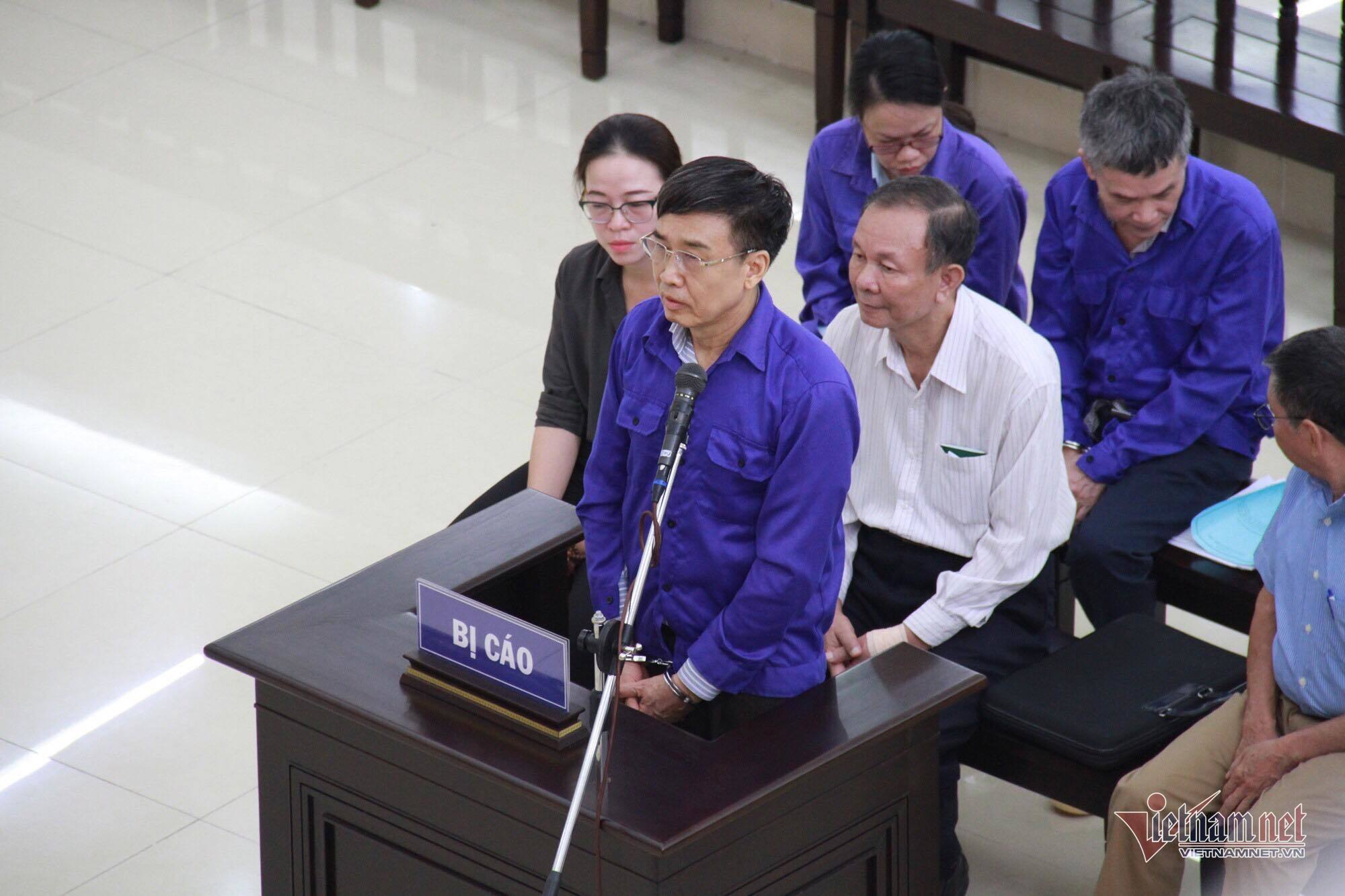 Cựu Thứ trưởng Bộ LĐ-TB&XH Lê Bạch Hồng cùng đồng phạm hầu tòa