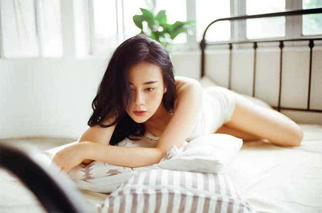 Quần rất ngắn hot nhất của sao: 'Quỳnh Búp Bê' gây bất ngờ với short bằng gang tay