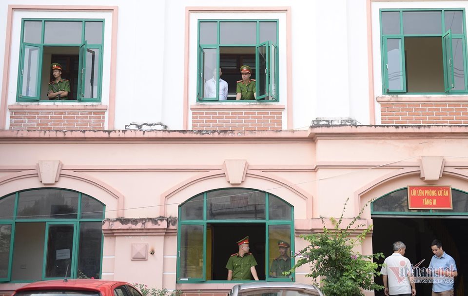 Vợ Chủ tịch tỉnh Hà Giang bị xem xét kỷ luật trong đợt 2