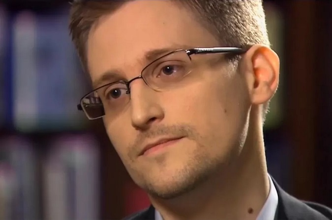 Edward Snowden ra hồi ký, chính phủ Mỹ lập tức khởi kiện