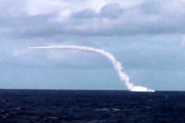 Xem tàu ngầm Nga nã tên lửa phá hủy 