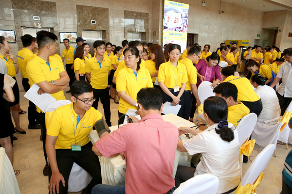 200 đơn vị máu hiến tặng trong Ngày hội Đỏ Nam A Bank