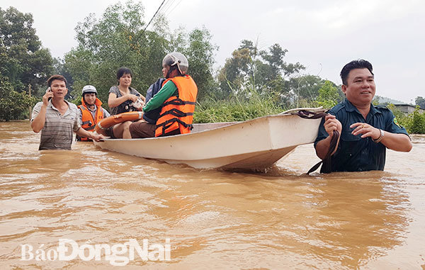 Đồng Nai mưa lớn ngập hàng trăm ngôi nhà, 1 người chết do lũ cuốn