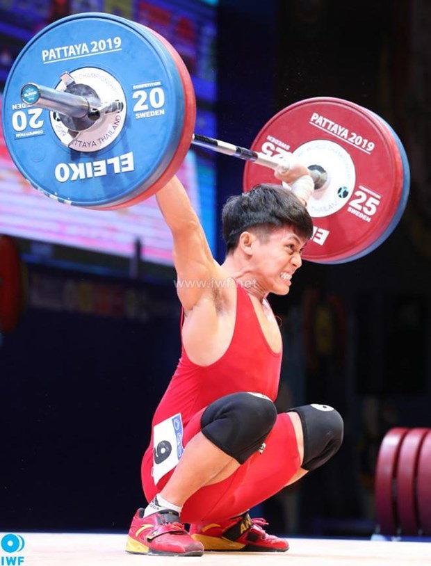 VN weightlifter wins silver medal at World Chams in Thailand