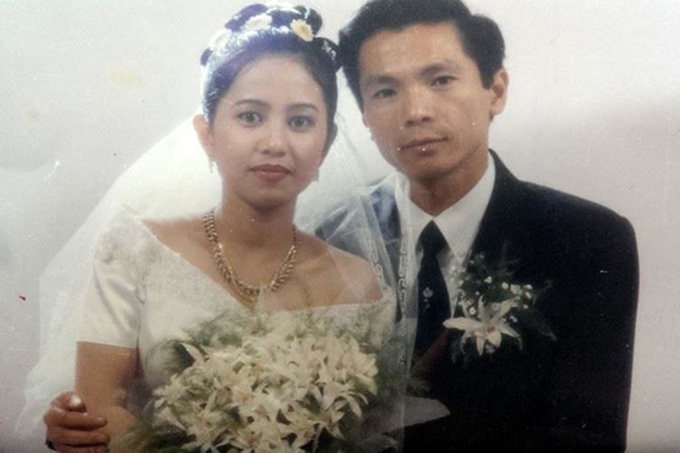 Ảnh cưới giản dị hiếm hoi của sao Việt