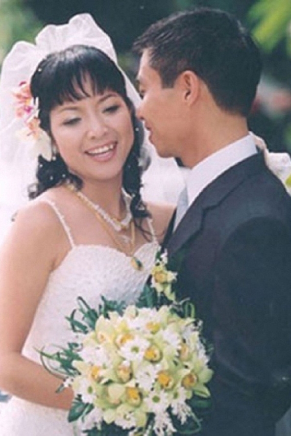 Ảnh cưới giản dị hiếm hoi của sao Việt