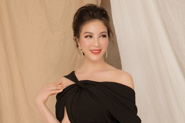 MC Thanh Mai khoe bộ ảnh mới diện toàn đồ hiệu
