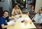 Cảnh sát giao thông Hà Nội nhờ mạng xã hội tìm nhà giúp cụ ông đi lạc
