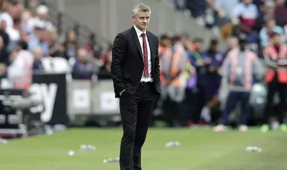 Mourinho chê MU thậm tệ, Solskjaer phản ứng yếu ớt