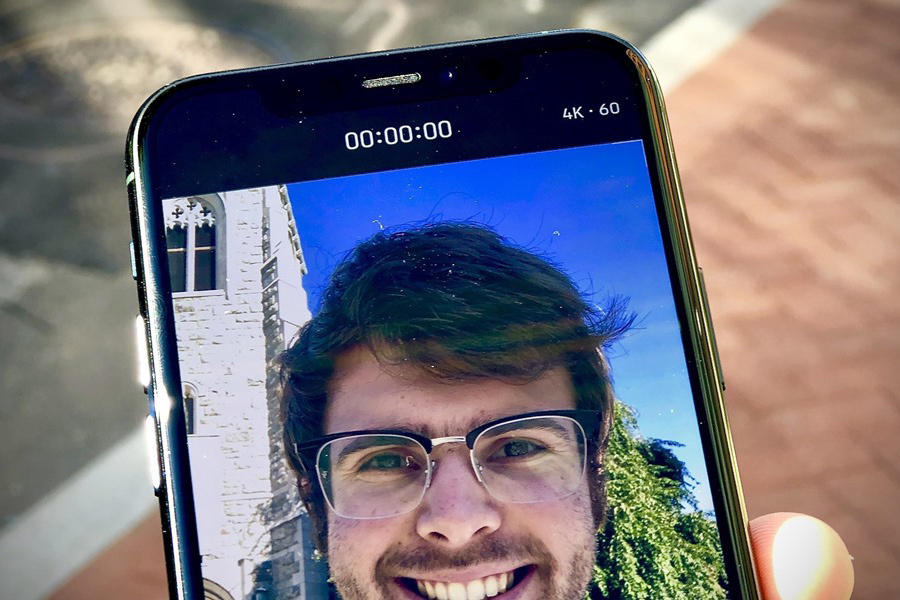Quay video selfie 4K trên iPhone 11 Pro Max đang là trào lưu được nhiều người yêu thích. Bạn có thể tạo ra những đoạn video chất lượng cao với độ phân giải 4K và chia sẻ chúng với bạn bè. Hãy xem ngay video selfie để trải nghiệm công nghệ tuyệt vời nhất.