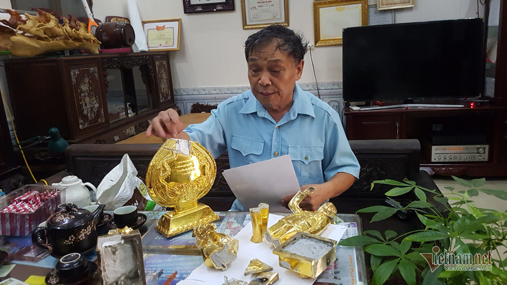 Giám định tượng đồng mạ vàng nhồi xi măng, không có vàng, dùng 12 tạp chất