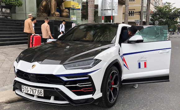 Siêu xe Lamborghini Urus liên tục lột xác khi về tay Minh nhựa