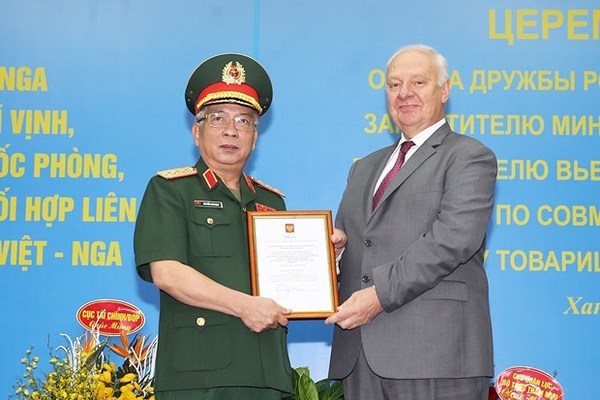 Russia’s friendship order bestowed upon Vietnam’s deputy minister