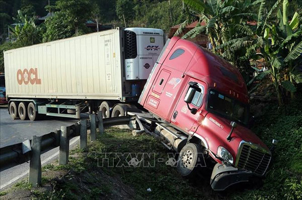 Transport Ministry cracks down on container trucks violating transport rules
