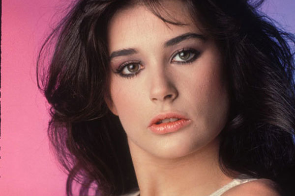 Nữ diễn viên bị mẹ cho kẻ lạ mặt cưỡng hiếp năm 15 tuổi với giá 500 USD