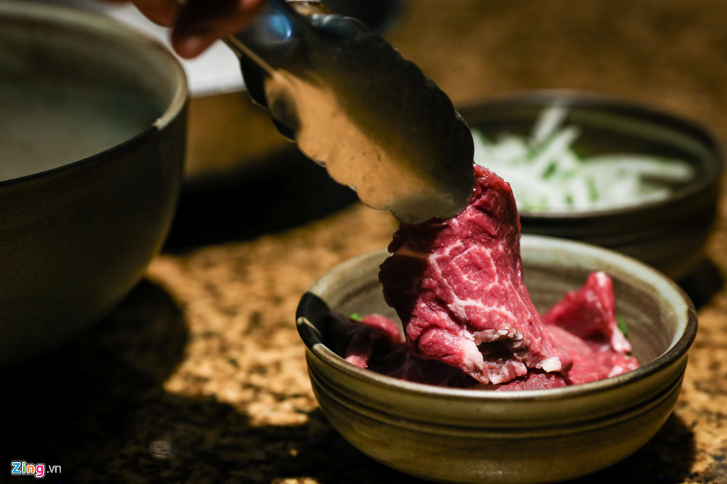 Tô phở bò Wagyu hơn 1 triệu ở khách sạn 5 sao có gì đặc biệt?