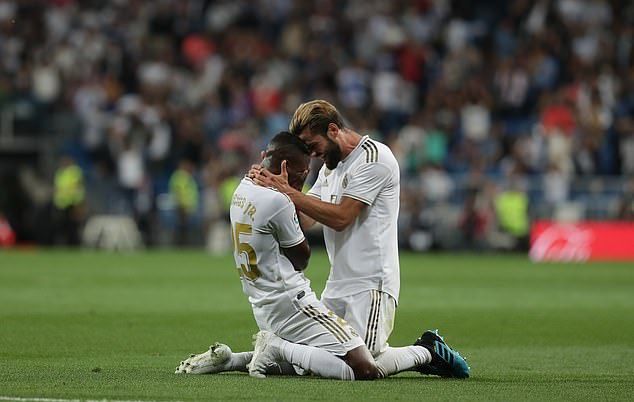 Real Madrid leo lên đầu bảng nhờ 2 tuyệt phẩm