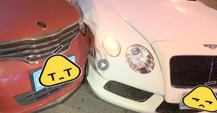 Xe bình dân đâm móp đầu siêu xe Bentley, lại lo đền tiền tỷ