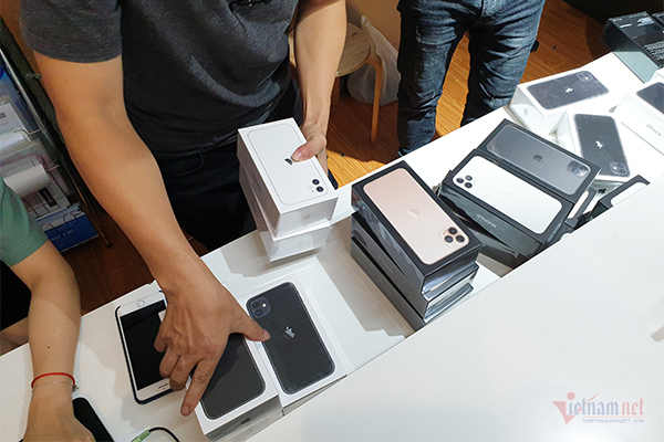 iPhone 11 sales boom in Vietnam, but shortage exists