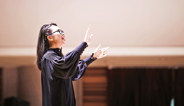 Conductor Nguyen Thi Hai Yen: Using music to convey love to the community