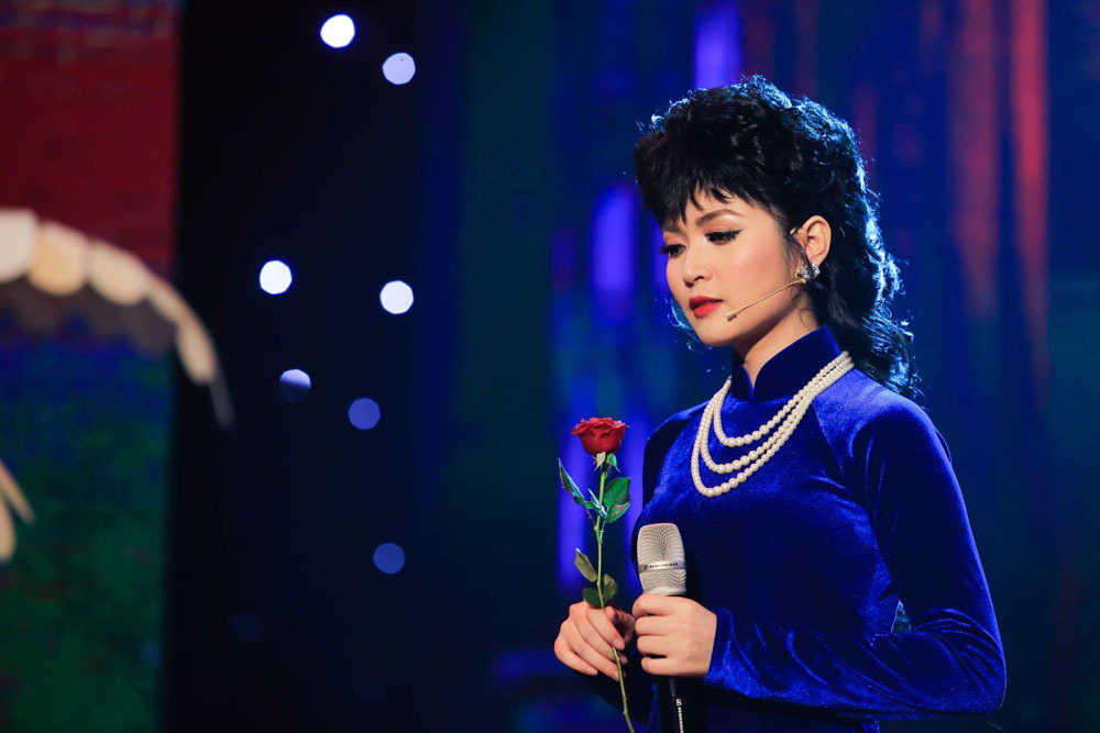Quán quân Người kể chuyện tình 2019 bật khóc trên sân khấu vì nhớ mẹ