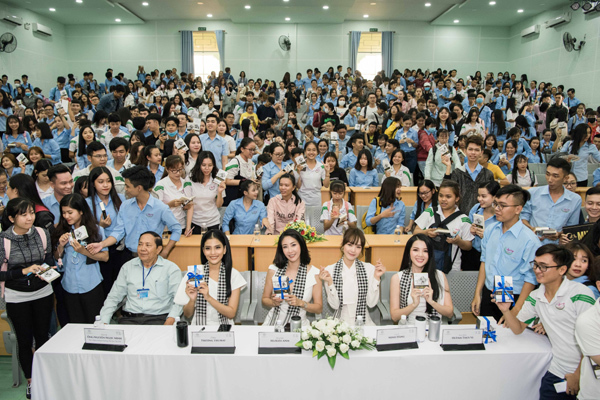 Hoa hậu Hà Kiều Anh: ‘Sách quý làm giàu cuộc sống ở mọi phương diện’