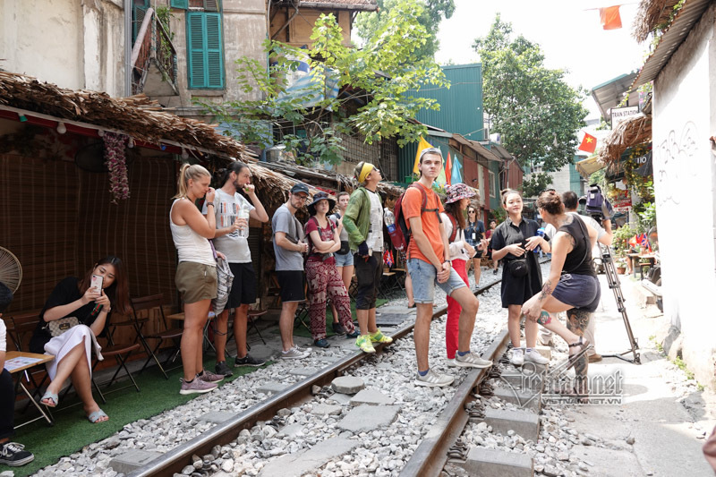 Hà Nội xóa sổ các quán cà phê đường tàu