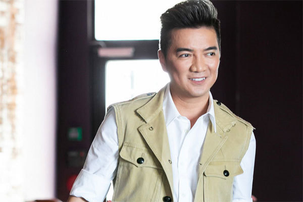 Đàm Vĩnh Hưng: 'Hoài Lâm quỳ gối khóc xin lỗi tôi mấy lần'