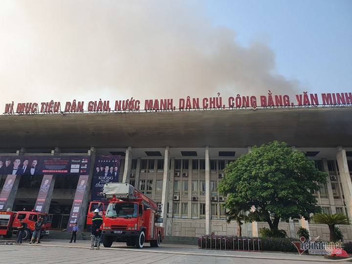 Cháy Cung Việt Xô, sập sân khấu, thiết bị đêm nhạc Quang Hà thành than