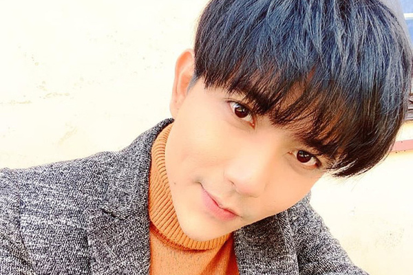 Tim bị nghi phẫu thuật thẩm mỹ vì cằm nhọn bất thường