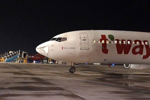 Hé lộ nguyên nhân 2 vụ máy bay bị đâm móp mũi che ra đa ở Việt Nam